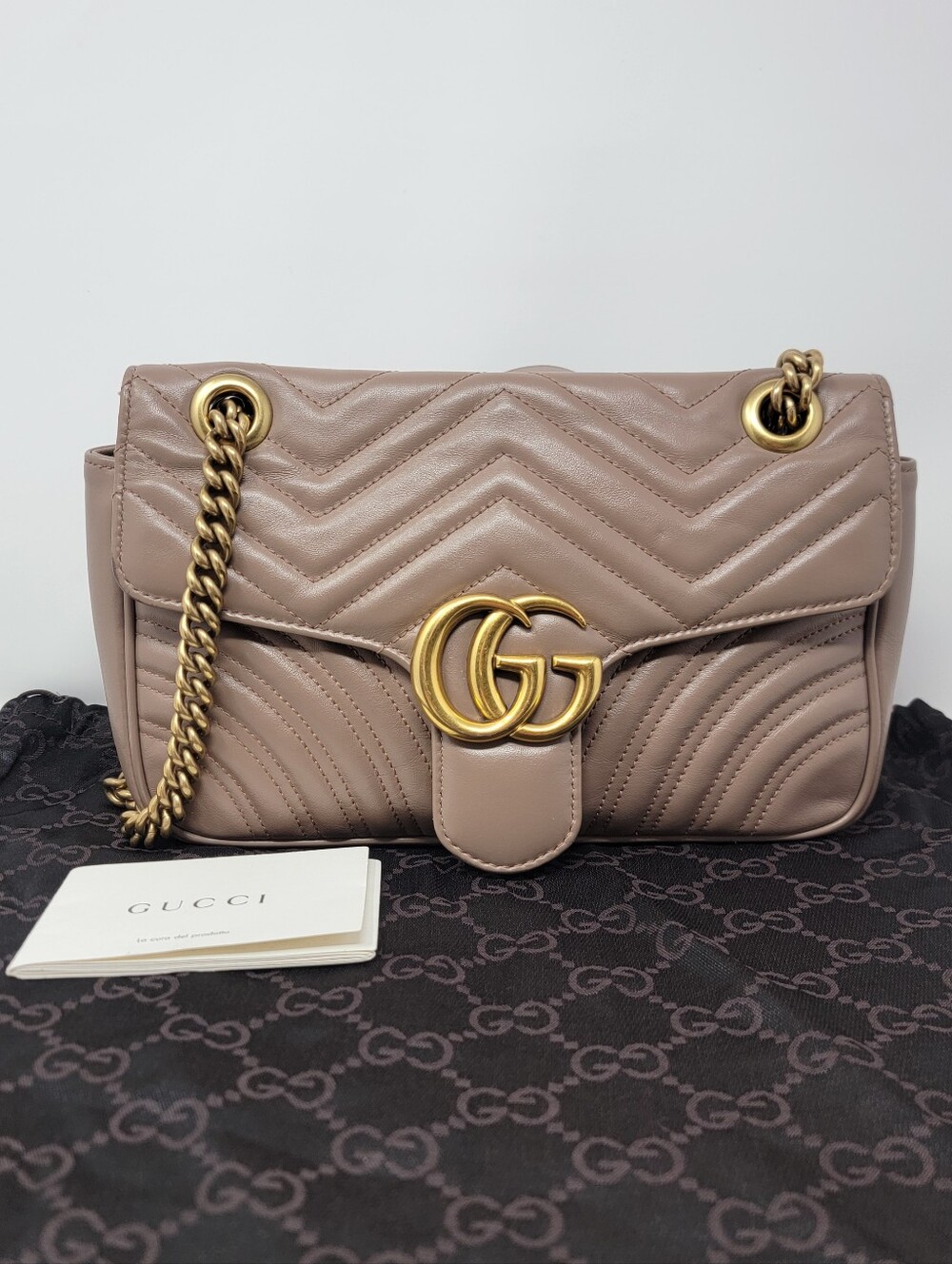 GUCCI GG Marmont Quilted Medium Crossbody/Shoulder Bag